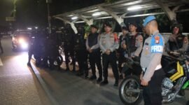 Foto: Patroli Dini Hari, Personel Polres Metro Jakarta Barat Siaga Jaga Kamtibmas