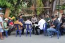 Foto: Kapolres Metro Jakarta Barat Kombes Pol Twedi Aditya Bennyahdi berdialog langsung dengan warga RW 09 Kelurahan Angke, Kecamatan Tambora, Jakarta Barat, Selasa (9/6/2026),