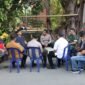 Foto: Kapolres Metro Jakarta Barat Kombes Pol Twedi Aditya Bennyahdi berdialog langsung dengan warga RW 09 Kelurahan Angke, Kecamatan Tambora, Jakarta Barat, Selasa (9/6/2026),