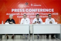 Foto: Anugerah Jurnalistik Bank Jakarta. Keterangan foto, ki-ka: Ketua Dewan Juri Dr.Bagus Sudarmanto, Ketua PWI Jaya Kesit B Handoyo, Senior Manager Corcomm Bank Jakarta Fakhruroji, dan Ketua Panpel MHT 2026 Arman Suparman. By Joko Dolok