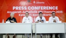 Foto: Anugerah Jurnalistik Bank Jakarta. Keterangan foto, ki-ka: Ketua Dewan Juri Dr.Bagus Sudarmanto, Ketua PWI Jaya Kesit B Handoyo, Senior Manager Corcomm Bank Jakarta Fakhruroji, dan Ketua Panpel MHT 2026 Arman Suparman. By Joko Dolok