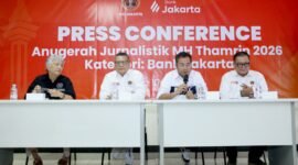 Foto: Anugerah Jurnalistik Bank Jakarta. Keterangan foto, ki-ka: Ketua Dewan Juri Dr.Bagus Sudarmanto, Ketua PWI Jaya Kesit B Handoyo, Senior Manager Corcomm Bank Jakarta Fakhruroji, dan Ketua Panpel MHT 2026 Arman Suparman. By Joko Dolok