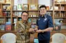 Foto: Ketua Umum GAPKI Eddy Martono (kiri) bersama host EdShareOn Eddy Wijaya usai podcast di Jakarta, Rabu (10/6/2026).