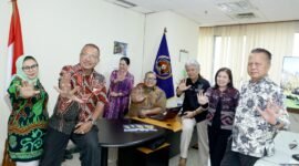 Foto: Soliditas Dewan Juri AJMHT 2026. Ketua Dewan Juri Anugerah Jurnalistik Muhammad Hoesni Thamrin (AJMHT) PWI Jaya 2026 Dr. Bagus Sudarmanto bersama anggota dewan juri berpose usai menggelar rapat perdana di Sekretariat PWI Jaya, Jakarta, Kamis (11/6/2026)