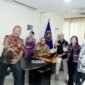 Foto: Soliditas Dewan Juri AJMHT 2026. Ketua Dewan Juri Anugerah Jurnalistik Muhammad Hoesni Thamrin (AJMHT) PWI Jaya 2026 Dr. Bagus Sudarmanto bersama anggota dewan juri berpose usai menggelar rapat perdana di Sekretariat PWI Jaya, Jakarta, Kamis (11/6/2026)