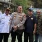 Foto: Kapolsek Kebayoran Lama Kompol Kukuh Islami berfoto bersama pengurus lingkungan dan tokoh masyarakat usai pelaksanaan program Jaga Jakarta On The Spot di RW 015 Kelurahan Grogol Utara, Kebayoran Lama, Jakarta Selatan