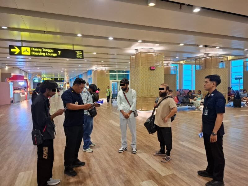 Rumah Detensi Imigrasi (Rudenim) Denpasar mendeportasi enam warga negara asing (WNA) yang terbukti melanggar aturan keimigrasian dan mengganggu ketertiban umum selama berada di Bali.