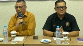 Foto: Ketua PWI Jaya Kesit B Handoyo (kiri) bersama Arman Suparman