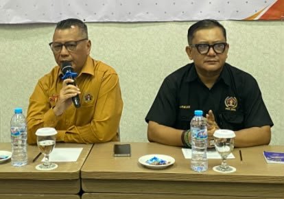 Foto: Ketua PWI Jaya Kesit B Handoyo (kiri) bersama Arman Suparman