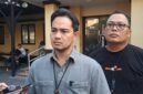 Foto: AKP Sudrajat Djumantara memberikan keterangan kepada wartawan terkait pengungkapan kasus pencurian sembako senilai Rp70 juta yang dilakukan seorang sekuriti mal di kawasan Tambora, Jakarta Barat