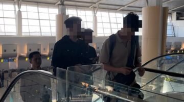Kantor Imigrasi Kelas I Khusus TPI Surabaya mendeportasi tiga warga negara (WN) China berinisial YJ, CN, dan LJ setelah terbukti memanipulasi data untuk memperoleh visa kunjungan bisnis dan pra investasi di Indonesia.