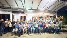 Foto: Wali Kota Jakarta Pusat, Drs. Arifin, M.AP berfoto bersama jajaran pejabat Pemerintah Kota Administrasi Jakarta Pusat usai merayakan hari ulang tahunnya di rumah dinas, Senin (22/6/2026) malam.