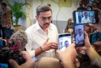 Pemerintah menurunkan suku bunga pinjaman Program Membina Ekonomi Keluarga Sejahtera (Mekar) milik PT Permodalan Nasional Madani (PNM) menjadi 8 persen. Kebijakan tersebut ditujukan untuk memperkuat akses pembiayaan bagi pelaku usaha ultramikro, terutama perempuan pelaku usaha berpenghasilan rendah.
