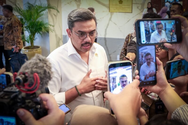 Pemerintah menurunkan suku bunga pinjaman Program Membina Ekonomi Keluarga Sejahtera (Mekar) milik PT Permodalan Nasional Madani (PNM) menjadi 8 persen. Kebijakan tersebut ditujukan untuk memperkuat akses pembiayaan bagi pelaku usaha ultramikro, terutama perempuan pelaku usaha berpenghasilan rendah.