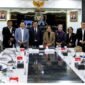 Menteri Koordinator Bidang Hukum, Hak Asasi Manusia, Imigrasi, dan Pemasyarakatan (Kumham Imipas) Yusril Ihza Mahendra membahas penguatan kelembagaan dan penyelarasan fungsi koordinasi kementeriannya bersama Menteri Pendayagunaan Aparatur Negara dan Reformasi Birokrasi (PANRB) Rini Widyantini di Jakarta, Kamis (25/6).
