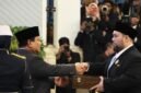 Foto: Presiden Prabowo Subianto berjabat tangan dengan Didi Mahardhika