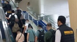 Kantor Imigrasi Kelas I Khusus TPI Surabaya mendeportasi delapan warga negara asing (WNA) asal Republik Rakyat Tiongkok (RRT) setelah terbukti melakukan aktivitas kerja yang tidak sesuai dengan izin tinggal yang dimiliki.
