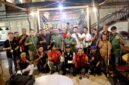 Foto: Ketua PWI DKI Jakarta Kesit Budi Handoyo bersama Ketua SIWO PWI DKI Jakarta Nonie Rering berfoto bersama para peserta Turnamen Biliar Antarwartawan SIWO PWI DKI Jakarta 2026 di Berlian Billiard, Jakarta Selatan, Foto: Joko Dolok/PWI DKI Jakarta.