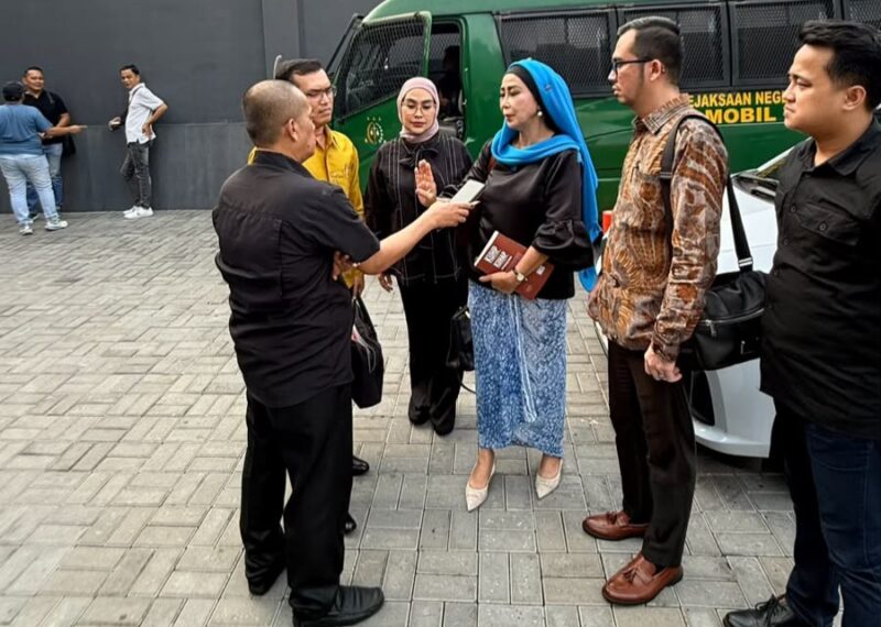 Foto: Ahli Hukum TPPU Dr. Yenti Garnasih memberikan keterangan kepada awak media usai menghadiri persidangan perkara dugaan Tindak Pidana Pencucian Uang (TPPU) dengan terdakwa Gina Yolanda di Pengadilan Negeri Jakarta Selatan
