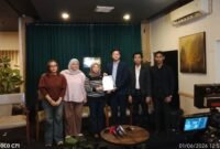 Foto: Para korban Hanania Group (kiri) didampingi tim kuasa hukum (kanan) saat konferensi pers di Sadjoe Cafe and Resto, Jakarta, Senin (1/6/2026). (Dok-okj/fn)
