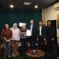Foto: Para korban Hanania Group (kiri) didampingi tim kuasa hukum (kanan) saat konferensi pers di Sadjoe Cafe and Resto, Jakarta, Senin (1/6/2026). (Dok-okj/fn)