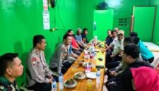 Foto: Polda Metro Jaya kembali memperkuat pendekatan dialogis dengan masyarakat melalui program Jakarta On The Spot. Kali ini kegiatan digelar di Warung Sop Janda Ibu Darmi, Kampung Rawa Julang, Desa Ganda Mekar, Kabupaten Bekasi, Selasa (9/6/2026). (Dok-Istimewa)