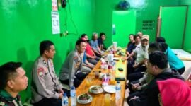 Foto: Polda Metro Jaya kembali memperkuat pendekatan dialogis dengan masyarakat melalui program Jakarta On The Spot. Kali ini kegiatan digelar di Warung Sop Janda Ibu Darmi, Kampung Rawa Julang, Desa Ganda Mekar, Kabupaten Bekasi, Selasa (9/6/2026). (Dok-Istimewa)