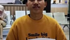 Foto: Salah satu warga, Muhamad Nurdiansyah, mengaku puas setelah mengurus laporan kehilangan Surat Tanda Nomor Kendaraan (STNK) di SPKT Polda Metro Jaya pada Rabu (10/6/2026). (Dok-Istimewa)