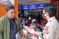 Foto: Salah seorang pemohon layanan, Marwan, mengaku merasakan kemudahan dan kelancaran saat mengurus administrasi Buku Pemilik Kendaraan Bermotor (BPKB) di Polda Metro Jaya pada Rabu (10/6/2026). (Dok-Istimewa)