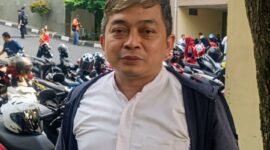 Foto: Yasin, warga Depok yang mengaku merasakan kemudahan saat mengurus proses balik nama kendaraan di Samsat Depok pada Rabu (10/6/2026). (Dok-Istimewa)