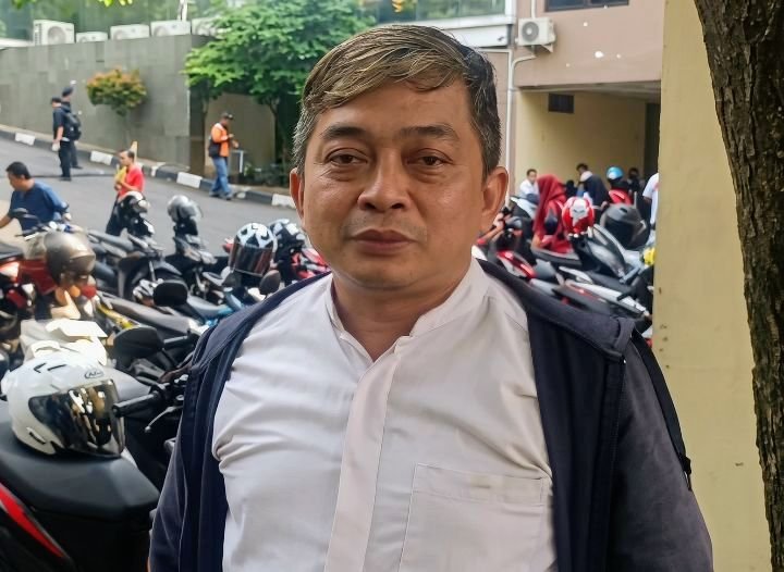 Foto: Yasin, warga Depok yang mengaku merasakan kemudahan saat mengurus proses balik nama kendaraan di Samsat Depok pada Rabu (10/6/2026). (Dok-Istimewa)