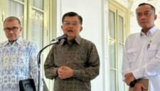 Foto: Wakil Presiden Indonesia ke-10 dan ke-12 Jusuf Kalla saat memberikan keterangan pers kepada awak media usai bertemu dengan Presiden Prabowo Subianto di Istana Merdeka, Jakarta, Kamis (11/6/2026). (Dok-Istimewa)