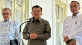 Foto: Wakil Presiden Indonesia ke-10 dan ke-12 Jusuf Kalla saat memberikan keterangan pers kepada awak media usai bertemu dengan Presiden Prabowo Subianto di Istana Merdeka, Jakarta, Kamis (11/6/2026). (Dok-Istimewa)