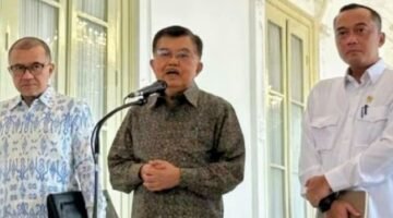 Foto: Wakil Presiden Indonesia ke-10 dan ke-12 Jusuf Kalla saat memberikan keterangan pers kepada awak media usai bertemu dengan Presiden Prabowo Subianto di Istana Merdeka, Jakarta, Kamis (11/6/2026). (Dok-Istimewa)