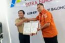 Foto: Katim Audit Resertifikasi SMP Korsabhara Baharkam Polri Kombes Pol Hadianur, S.I.K., M.H. menyerahkan Berita Acara Hasil Audit kepada Executive General Manager RU VI Balongan Bpk. Yulianto Triwibowo usai raih nilai 96,86% Kategori Emas, Kamis (11/6/2026). (Dok-Humas Korsabhara Baharkam Polri)