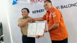 Foto: Katim Audit Resertifikasi SMP Korsabhara Baharkam Polri Kombes Pol Hadianur, S.I.K., M.H. menyerahkan Berita Acara Hasil Audit kepada Executive General Manager RU VI Balongan Bpk. Yulianto Triwibowo usai raih nilai 96,86% Kategori Emas, Kamis (11/6/2026). (Dok-Humas Korsabhara Baharkam Polri)
