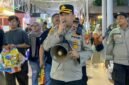 Foto: Komisaris Polisi Agung Ardiansyah, Kapolsek Kemayoran saat memberikan Imbauan kepada para pengunjung PRJ Kemayoran. (Dok-Istimewa)