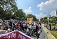 Foto: Polda Metro Jaya (PMJ) pastikan aksi unjuk rasa di silang selatan monas nerjalan terkendali. (Dok-Istimewa)