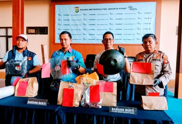 Foto: Konferensi Pers Polres Metro Jakarta Pusat mengungkap fakta mengejutkan di balik laporan dugaan perampokan yang sempat menghebohkan kawasan Menteng, Jakarta Pusat, Jumat (19/6/2026). (Dok-okj/fhm)