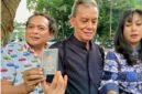 Foto: Fariz Rm didampingi kuasa hukum Deolipa Yumara (kiri) usai jalani pemeriksaan lanjutan di Direktorat Reserse Kriminal Khusus Polda Metro Jaya pada Selasa (23/6/2026). (Dok-sinarpaginews.com/Chairul Ichsan)