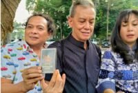 Foto: Fariz Rm didampingi kuasa hukum Deolipa Yumara (kiri) usai jalani pemeriksaan lanjutan di Direktorat Reserse Kriminal Khusus Polda Metro Jaya pada Selasa (23/6/2026). (Dok-sinarpaginews.com/Chairul Ichsan)
