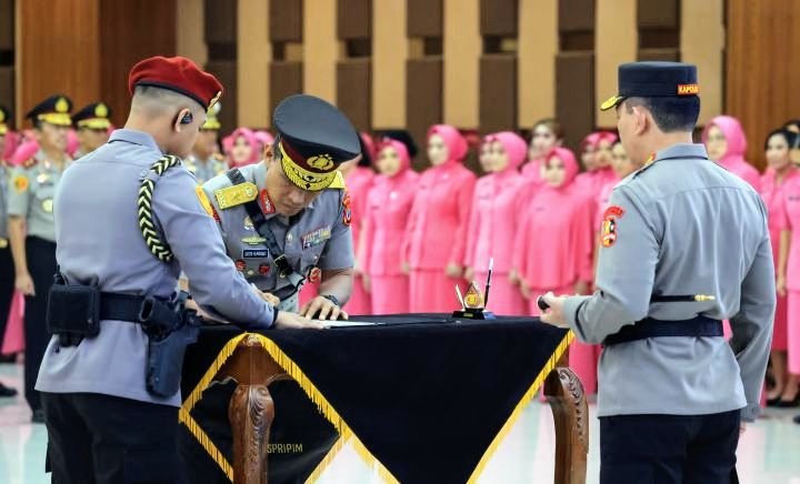 Foto: Kapolri Jenderal Pol. Listyo Sigit Prabowo memimpin langsung upacara kenaikan pangkat ke dan dalam golongan bagi personel Polri yang berlangsung di Markas Besar Polri, Jakarta, Selasa (30/6/2026). (Dok-Istimewa)