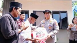 Foto: Peresmian rumah dilakukan langsung oleh Wakapolri, Komjen Pol. Prof. Dr. Dedi Prasetyo, S.H., M.Hum., M.Si., M.M., didampingi sejumlah pejabat utama Mabes Polri, di antaranya Dankorbrimob Polri, Kadivhubinter Polri, Aslog Kapolri, dan Karofaskon Slog Polri. (Dok-Istimewa)