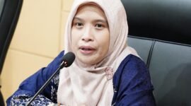 Ombudsman Republik Indonesia menyoroti dugaan maladministrasi dalam penanganan kasus pembakaran tiga santri di Pondok Pesantren Rosyidatusshaulatiyyah Al-Ibrahimy NW, Kabupaten Lombok Tengah, Nusa Tenggara Barat. Peristiwa yang terjadi pada Desember 2025 itu menewaskan seorang santri berinisial MSS (13),