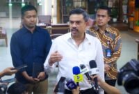 Pemerintah resmi menetapkan pengemudi ojek online (ojol) roda dua sebagai pengusaha mikro transportasi online mulai 2 Juli 2026. Seiring kebijakan itu, potongan komisi dari perusahaan aplikator dibatasi maksimal 8 persen sehingga pengemudi akan menerima hingga 92 persen dari tarif perjalanan.