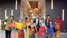 Foto: Semangat Inklusivitas Sambut 5 Abad Jakarta. Sejumlah anak penyandang disabilitas berpose bersama perwakilan Vertu Harmoni Jakarta dan Sahabat Kreatif Inklusi usai mengikuti rangkaian acara 