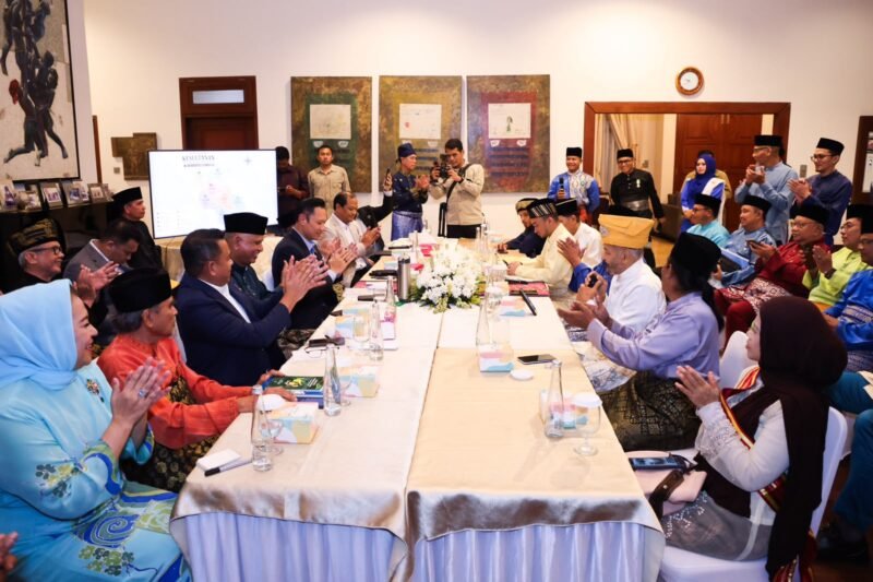Pemerintah mempercepat pembangunan hunian tetap (huntap) bagi masyarakat terdampak bencana di Aceh, Sumatra Utara, dan Sumatra Barat. Langkah itu dibahas dalam Rapat Tingkat Menteri yang digelar Kementerian Koordinator Bidang Pembangunan Manusia dan Kebudayaan (Kemenko PMK) di Jakarta, Jumat (3/7).