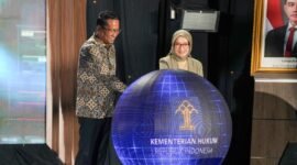 Kementerian Hukum melalui Direktorat Jenderal Kekayaan Intelektual (DJKI) meluncurkan Etalase Produk Indikasi Geografis Indonesia di Tokopedia dan TikTok Shop sebagai upaya memperluas pemasaran produk unggulan daerah melalui platform digital.