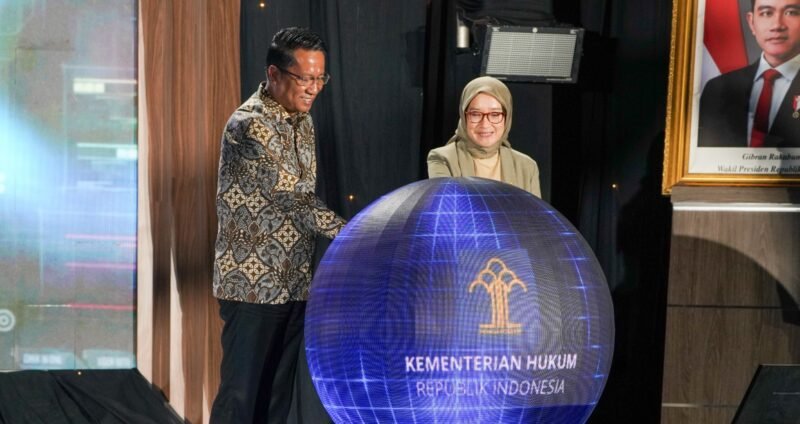 Kementerian Hukum melalui Direktorat Jenderal Kekayaan Intelektual (DJKI) meluncurkan Etalase Produk Indikasi Geografis Indonesia di Tokopedia dan TikTok Shop sebagai upaya memperluas pemasaran produk unggulan daerah melalui platform digital.