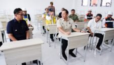 Menteri Koordinator Bidang Infrastruktur dan Pembangunan Kewilayahan, Agus Harimurti Yudhoyono (AHY), meninjau progres pembangunan Sekolah Rakyat Terintegrasi II di Kota Medan, Sabtu (4/7).